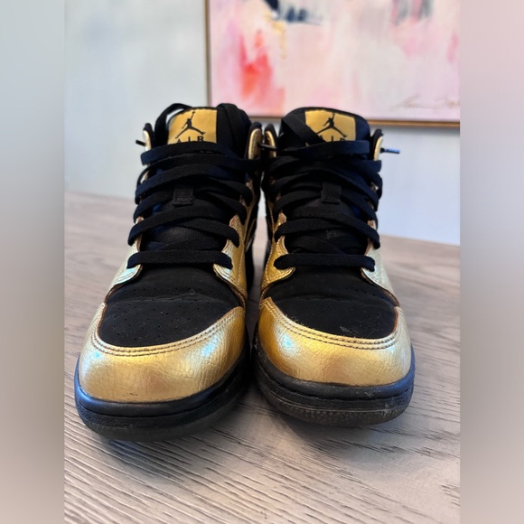 Youth Air Jordan 1 Mid in Metallic Gold & Black Size Youth 6 - Picture 7 of 9